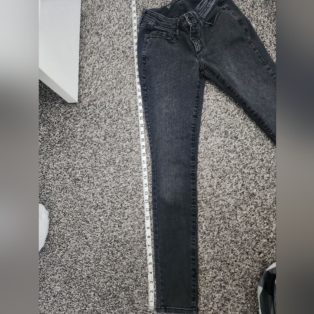 Universal Thread - Picture 3 of 7